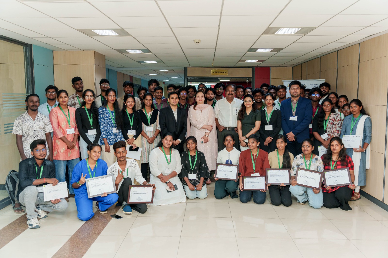 Final Showcase Group Photo – Top 10 Finalist Teams